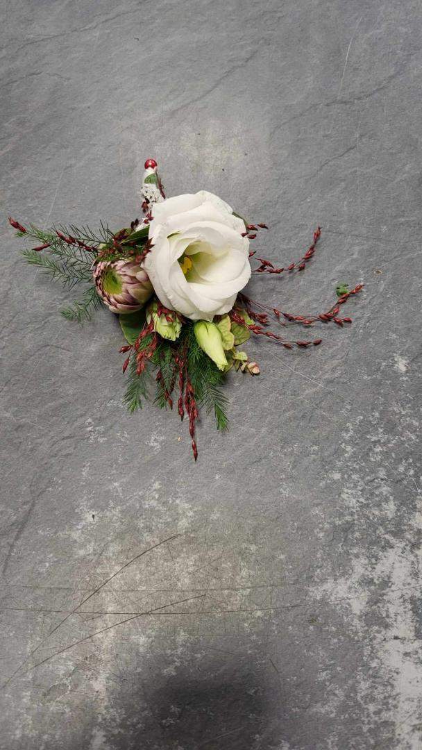 Création de boutonnière de mariage Cognac