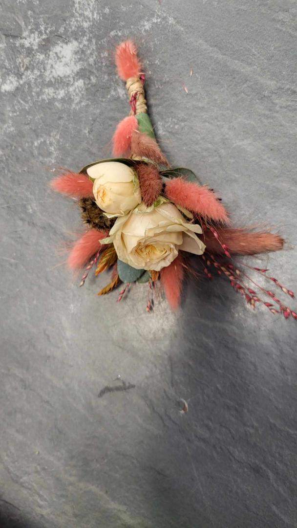 Une boutonnière de mariage originale Cognac