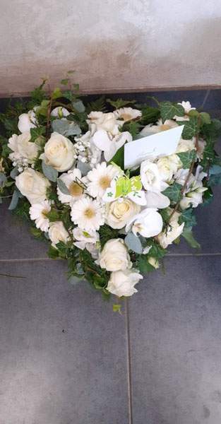 Bouquet de fleurs en forme de cœur Cognac