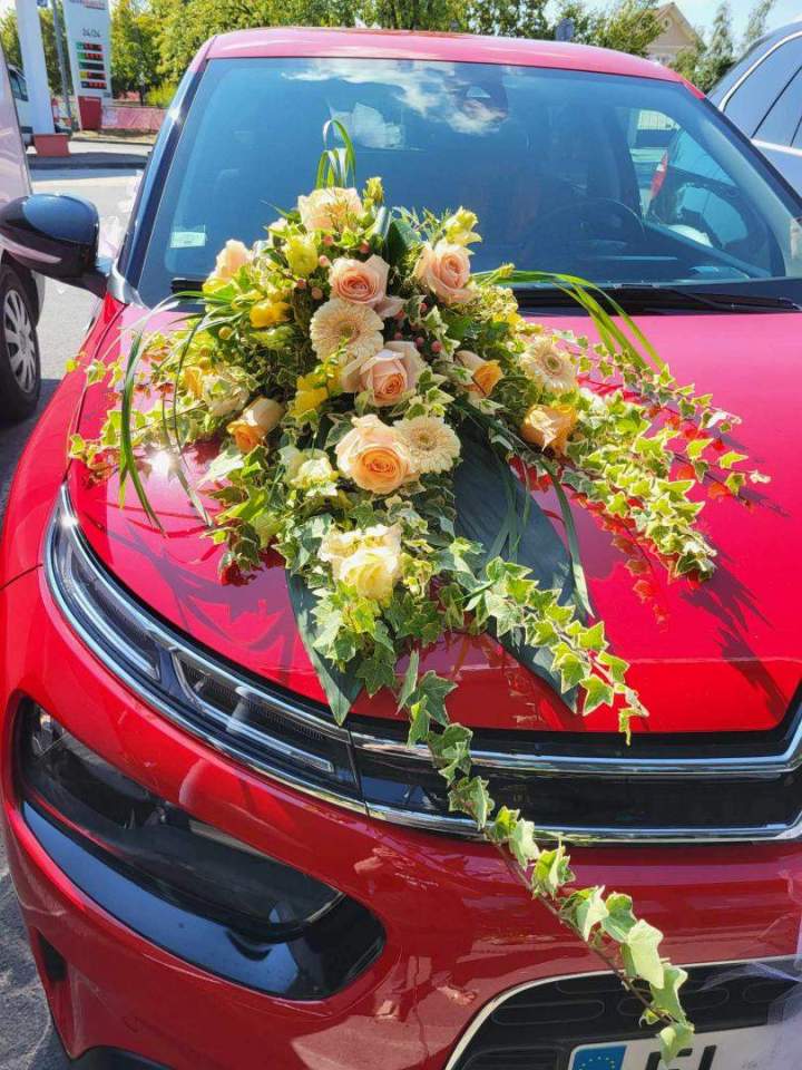 Décoration florale voiture de marié Cognac
